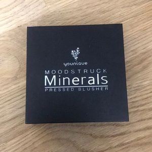 Younique sophisticated pressed blusher